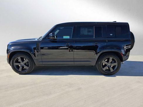 New 2024 Land Rover Defender 110 SE image 2