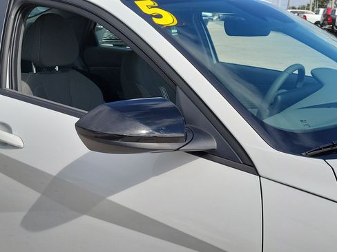 Used 2025 Hyundai Elantra Sport FWD image 9