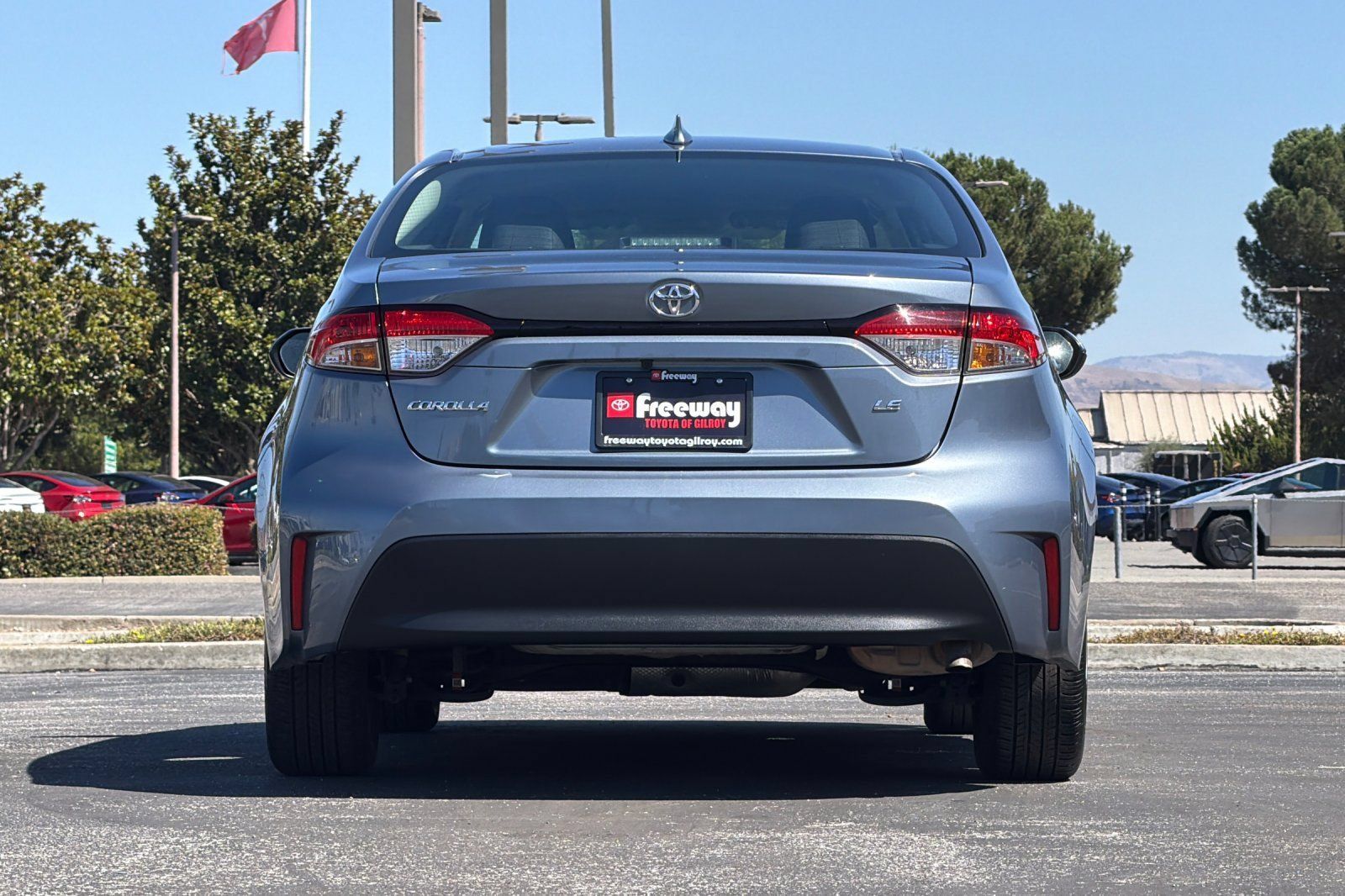 Used 2025 Toyota Corolla LE FWD image 5
