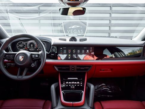 Used 2024 Porsche Cayenne Coupe image 47