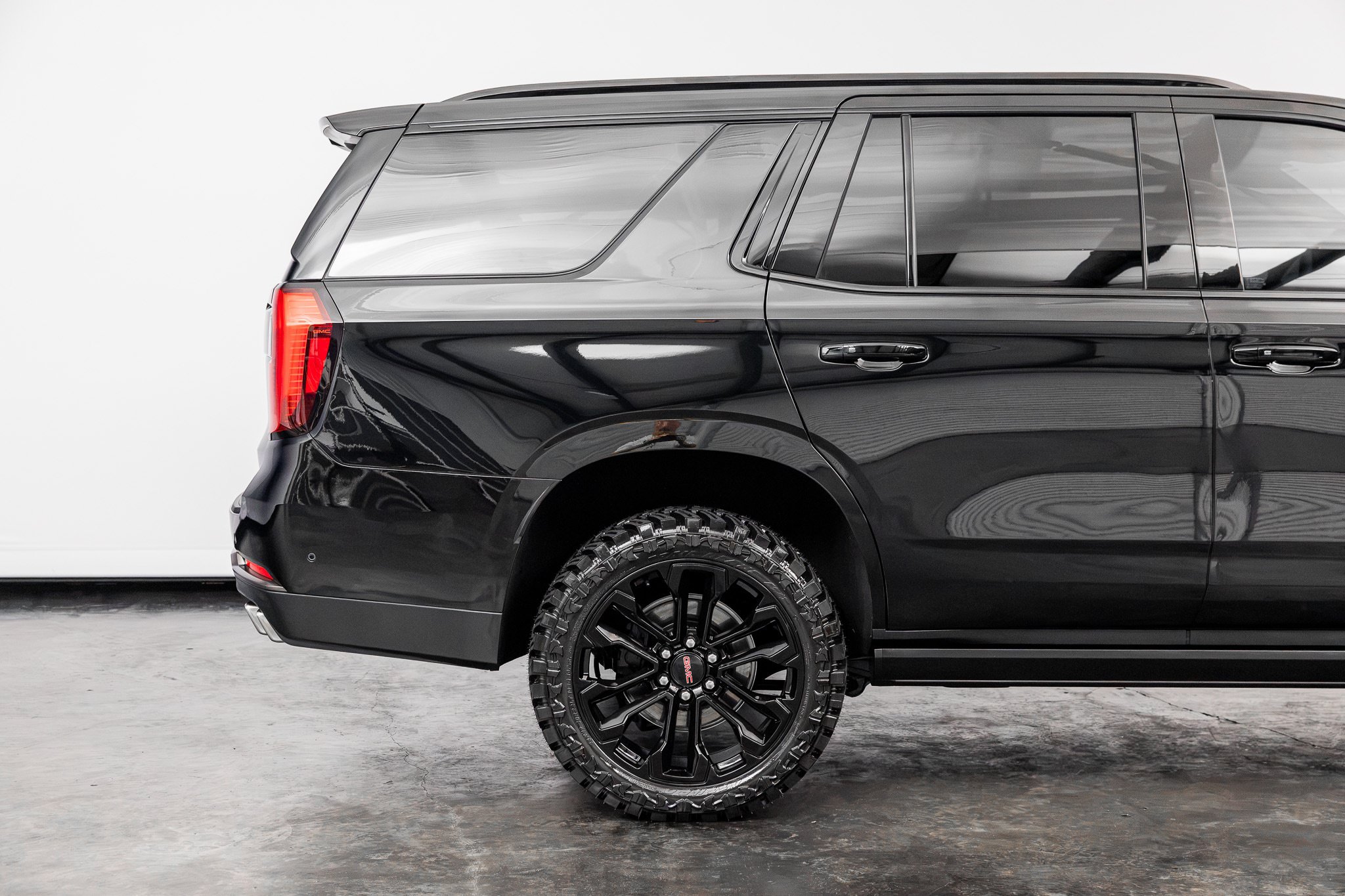 Used 2026 GMC Yukon AT4 Ultimate w/ LPO, Floor Liner Package AWD/4WD image 25