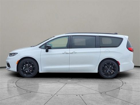 New 2026 Chrysler Pacifica Select w/ S Appearance Package image 9