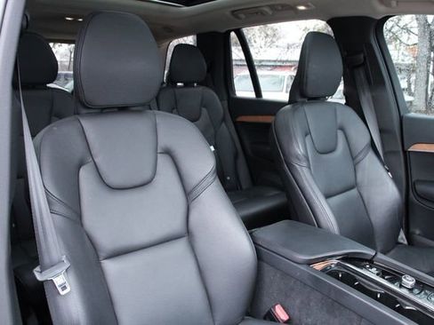 Used 2023 Volvo XC90 B6 Plus image 28