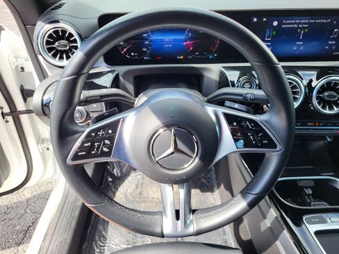 Used 2025 Mercedes-Benz CLA 250 4MATIC image 25