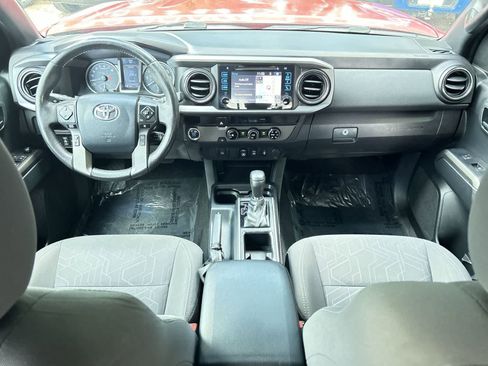 Used 2018 Toyota Tacoma TRD Off-Road RWD image 15
