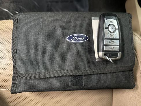 Used 2018 Ford F350 Lariat w/ Lariat Ultimate Package AWD/4WD image 39