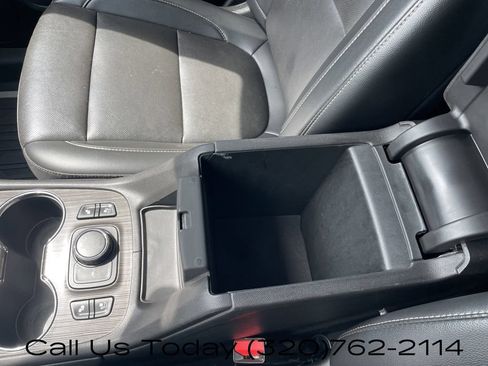 Certified 2022 GMC Acadia SLT w/ Elevation Edition AWD/4WD image 26