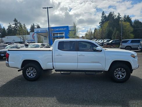 Used 2019 Toyota Tacoma SR5 RWD image 4