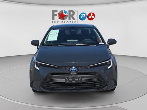 Used 2025 Toyota Corolla LE w/ LE Premium Package FWD image 8