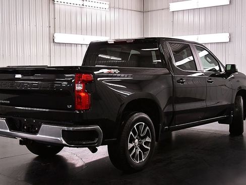 Used 2022 Chevrolet Silverado 1500 LT AWD/4WD image 7