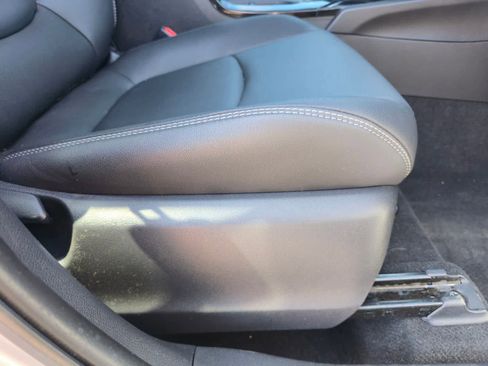 Used 2024 Toyota Corolla Cross XLE w/ Convenience Package image 14