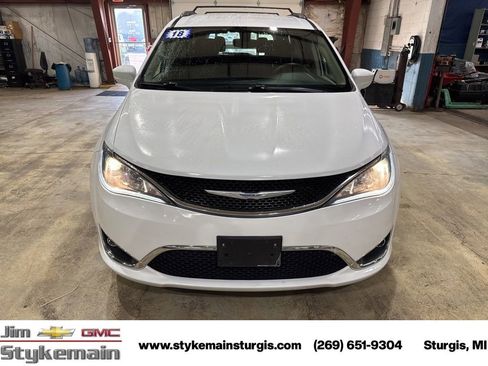 Used 2018 Chrysler Pacifica Touring-L image 10