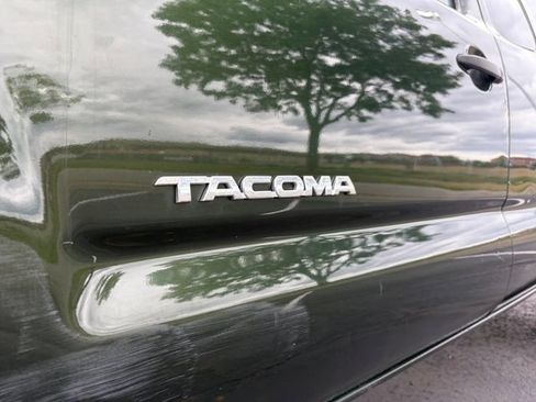 Used 2014 Toyota Tacoma 4x4 Access Cab V6 w/ TRD Off-Road Package image 24