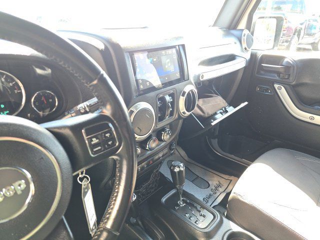 Used 2017 Jeep Wrangler Unlimited Sahara w/ Connectivity Group AWD/4WD image 20