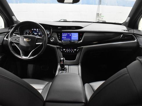 Certified 2025 Cadillac XT6 Sport w/ Technology Package AWD/4WD image 5