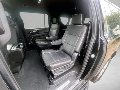 Used 2025 Chevrolet Suburban Premier RWD image 28