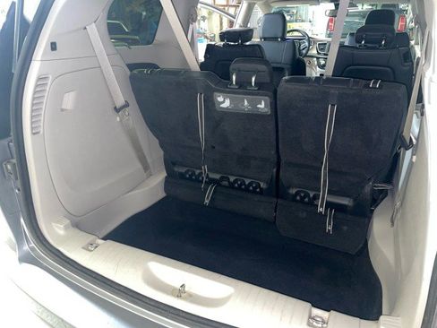 Used 2019 Chrysler Pacifica Touring-L image 24