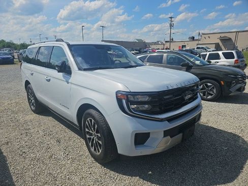 Used 2025 Ford Expedition Platinum AWD/4WD image 5