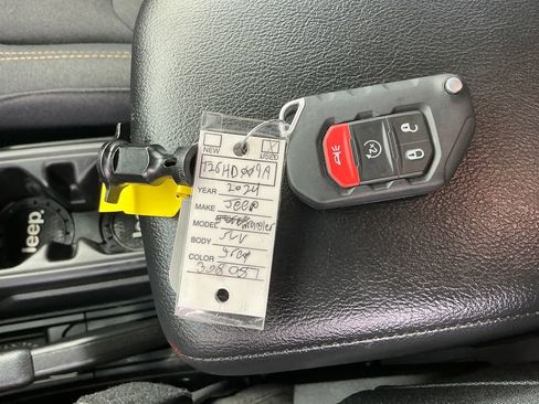 Used 2024 Jeep Wrangler Willys image 34