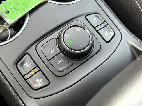 Used 2023 GMC Terrain SLE w/ Driver Convenience Package image 18