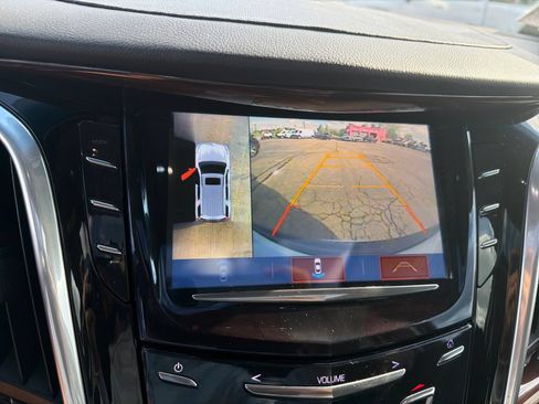 Used 2020 Cadillac Escalade Luxury AWD/4WD image 23