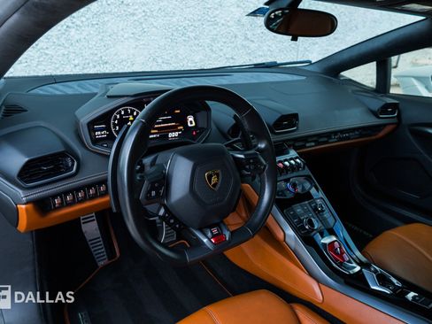 Used 2015 Lamborghini Huracan LP 610-4 AWD/4WD image 3