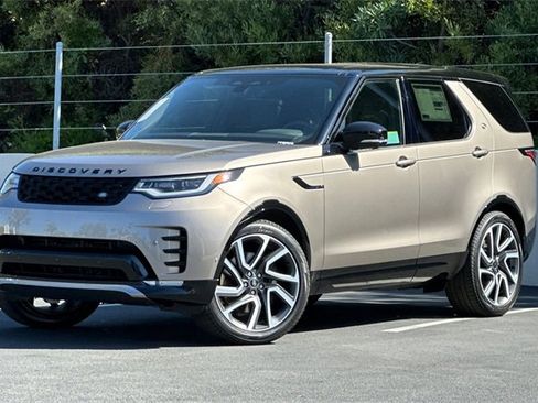New 2025 Land Rover Discovery Dynamic SE image 1