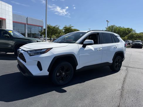 Used 2024 Toyota RAV4 XLE AWD/4WD image 4