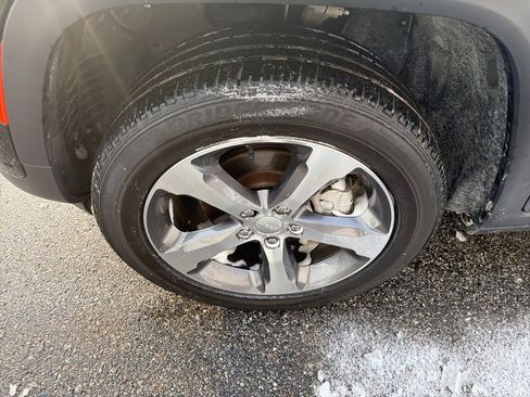 Certified 2023 Jeep Grand Cherokee Limited w/ Luxury Tech Group II image 27