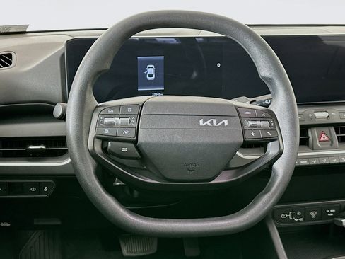 Used 2025 Kia K4 LXS image 18