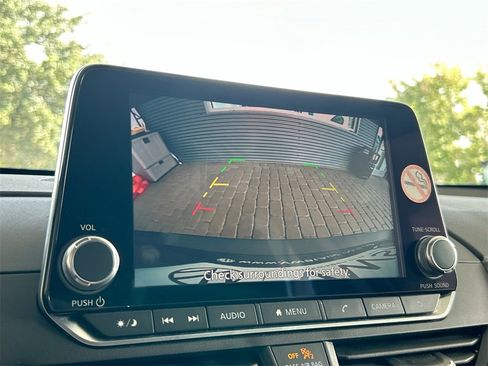 Used 2024 Nissan Altima 2.5 SV image 25