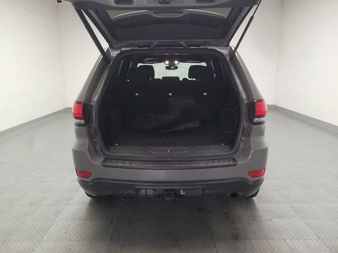 Used 2019 Jeep Grand Cherokee Laredo AWD/4WD image 29