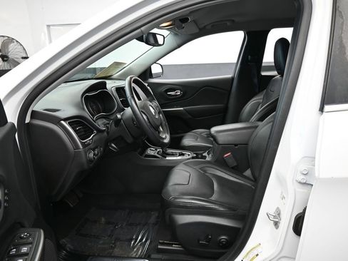 Used 2019 Jeep Cherokee Limited image 11