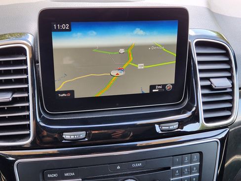 Used 2019 Mercedes-Benz GLE 400 4MATIC image 7