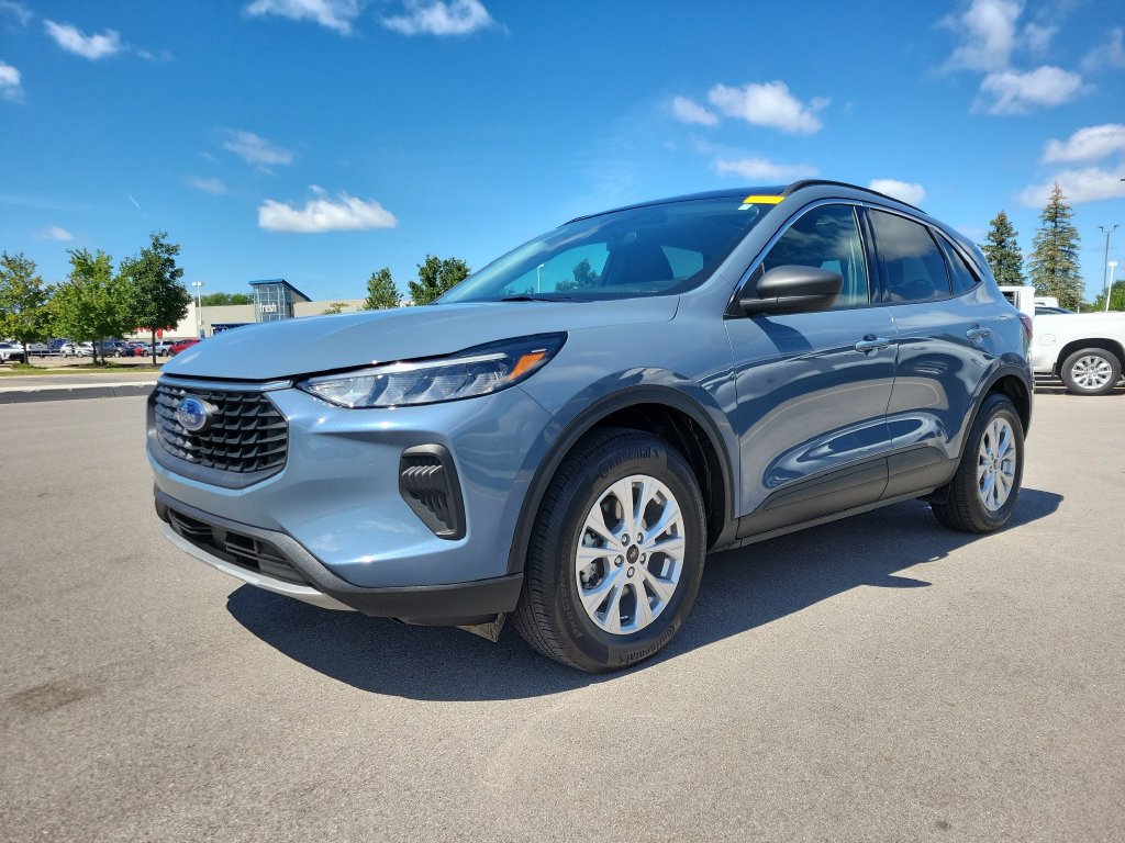 Used 2024 Ford Escape Active w/ Tech Pack #1 AWD/4WD image 2