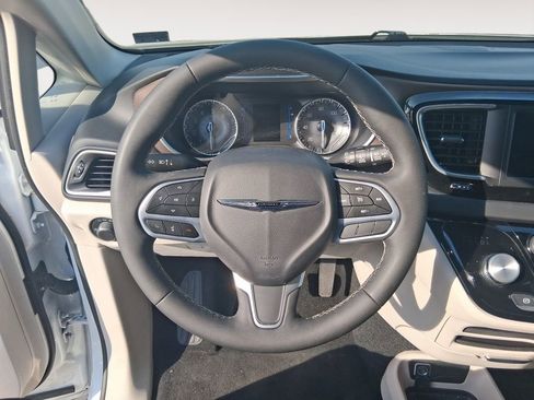 Used 2024 Chrysler Voyager LX image 12