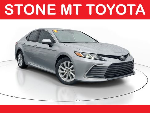 Certified 2022 Toyota Camry LE image 1