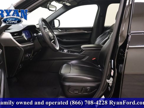 Used 2024 Jeep Grand Cherokee Limited image 10