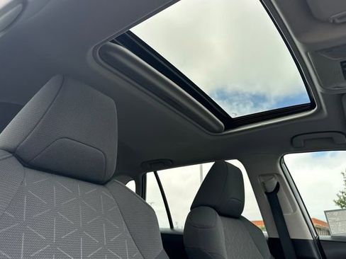 Certified 2021 Toyota RAV4 XLE w/ Convenience Package FWD image 21
