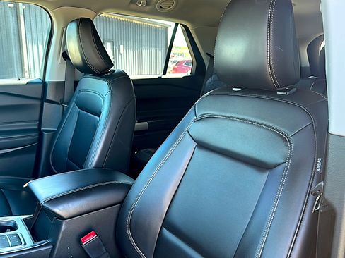 Used 2023 Ford Explorer XLT w/ Equipment Group 202A image 14