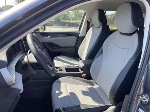 New 2026 Volkswagen Tiguan SE FWD image 17