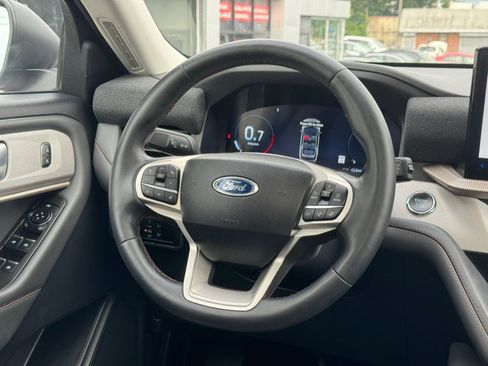 Used 2025 Ford Explorer Active w/ Active Comfort Package AWD/4WD image 47