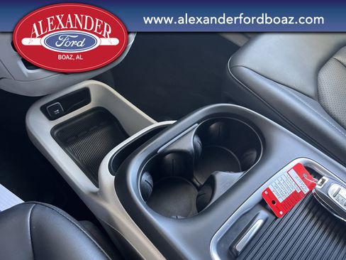 Used 2024 Chrysler Pacifica Touring-L image 24