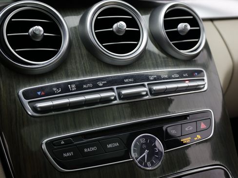 Used 2015 Mercedes-Benz C 300 4MATIC Sedan image 19