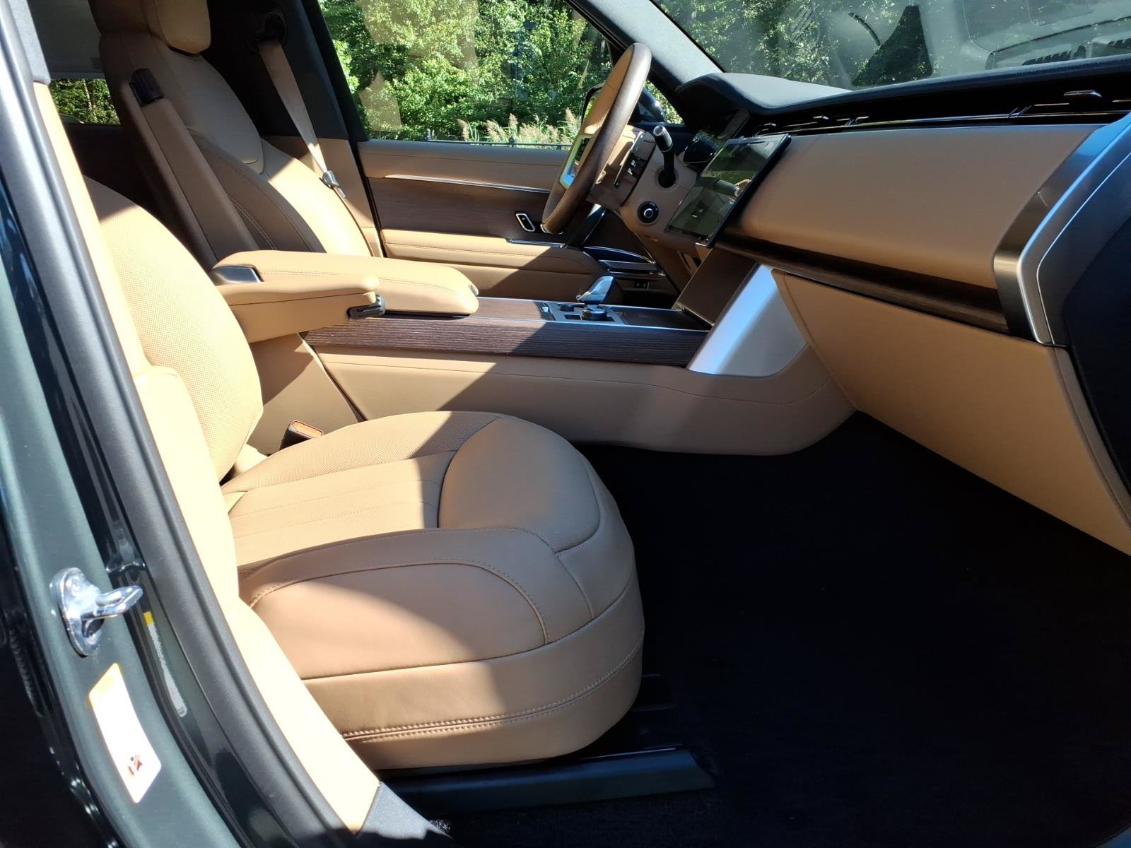 New 2027 Land Rover Range Rover Long Wheelbase SE AWD/4WD image 3