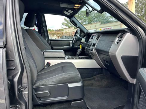 Used 2017 Ford Expedition XLT image 12