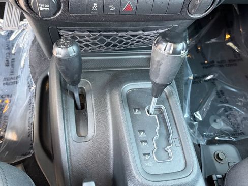 Used 2018 Jeep Wrangler Unlimited Sport AWD/4WD image 33