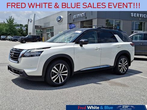 Used 2024 Nissan Pathfinder Platinum w/ Cargo Package AWD/4WD image 5