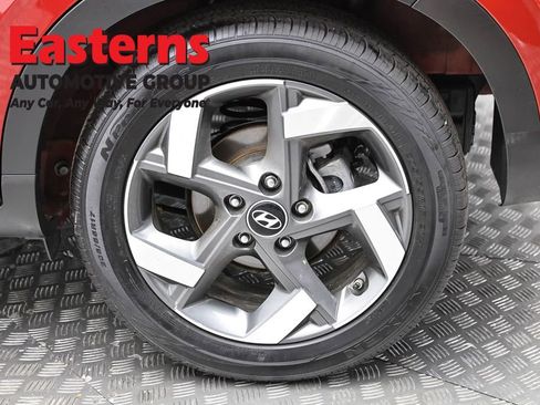 Used 2025 Hyundai Venue Limited image 8