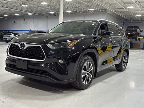 Used 2022 Toyota Highlander XLE image 15